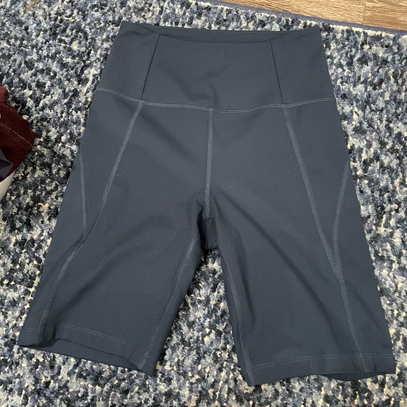 Girlfriend collective navy biker shorts 9” small - Picture 3 of 5